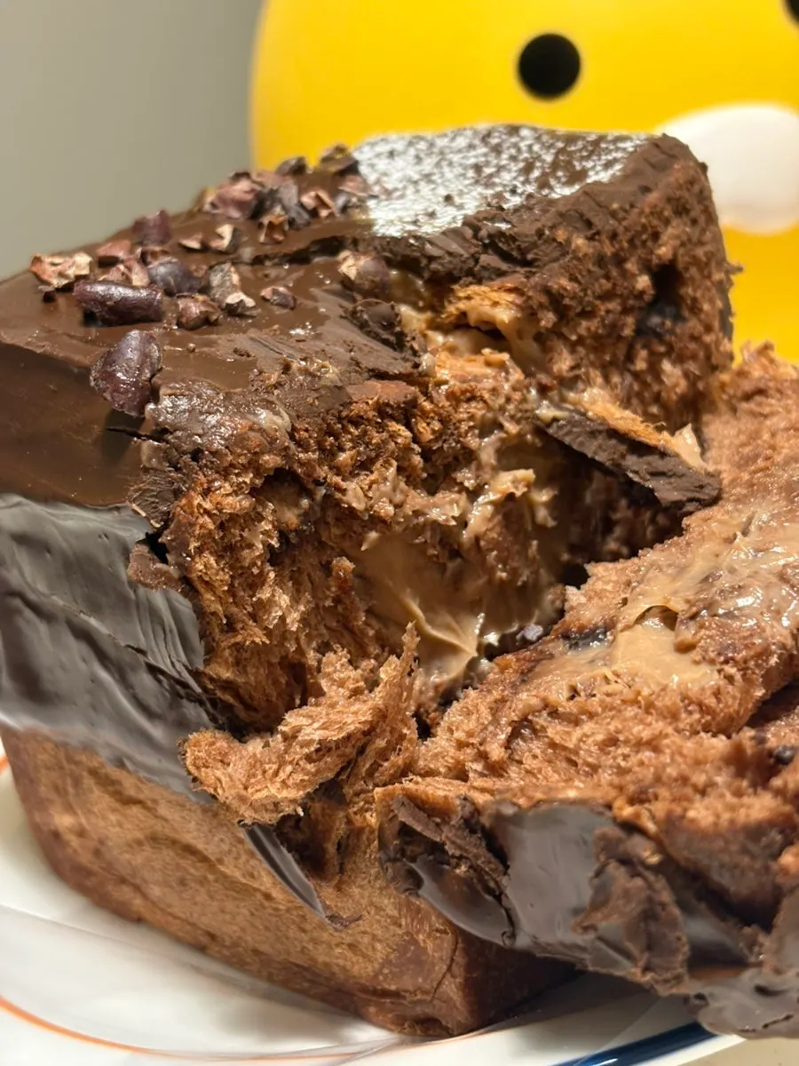 Center filled with chocolate custard cream