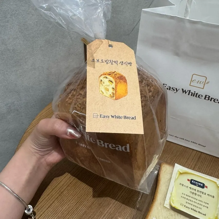 ขนมปังนมสดวางคู่กาแฟ