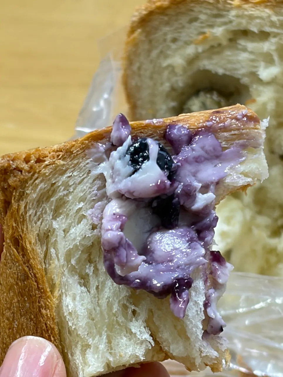 Hand-torn inside of the chestnut rice cake milk bread