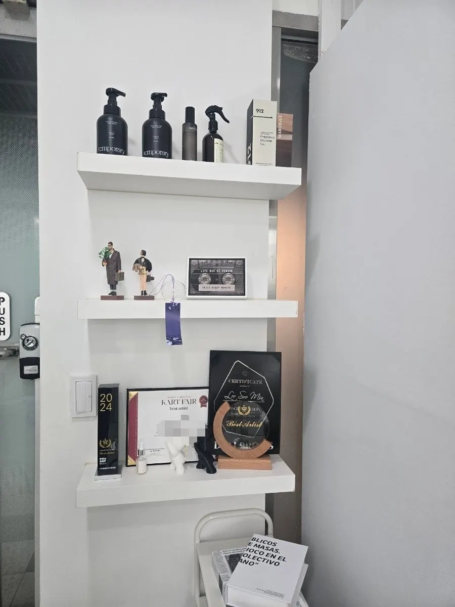 Clean interior space inside Iniz Beauty