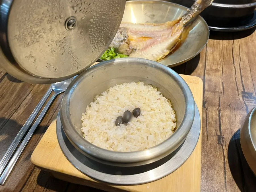 Eksterior Gim Myeongju Tteuranchae Bapsang di Bucheon Sinjung-dong