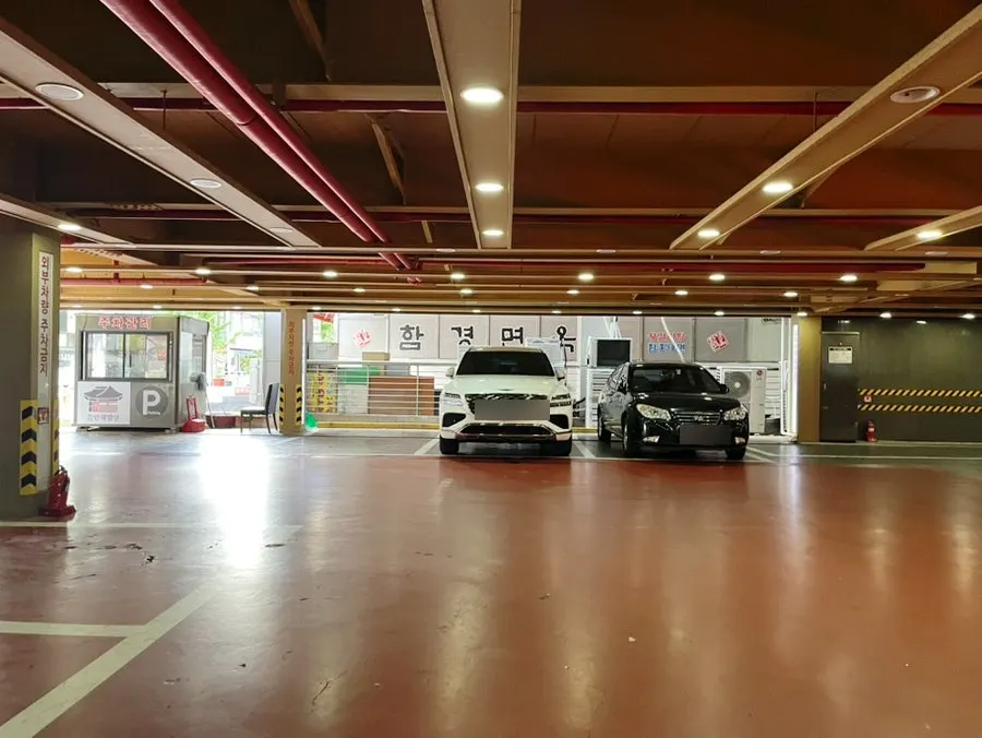 Kawasan sekitar pintu masuk Gim Myeongju Tteuranchae Bapsang
