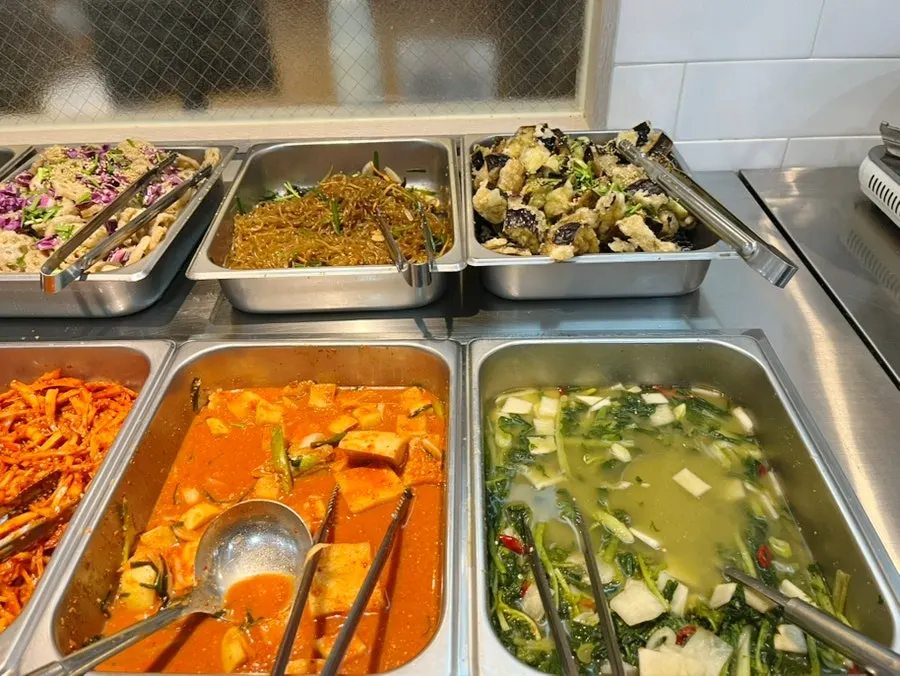 Lauk Korea yang diambil dari self-bar