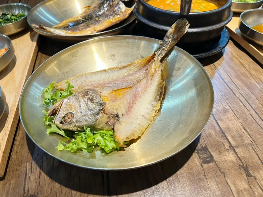 Set makanan dengan bori gulbi yang besar