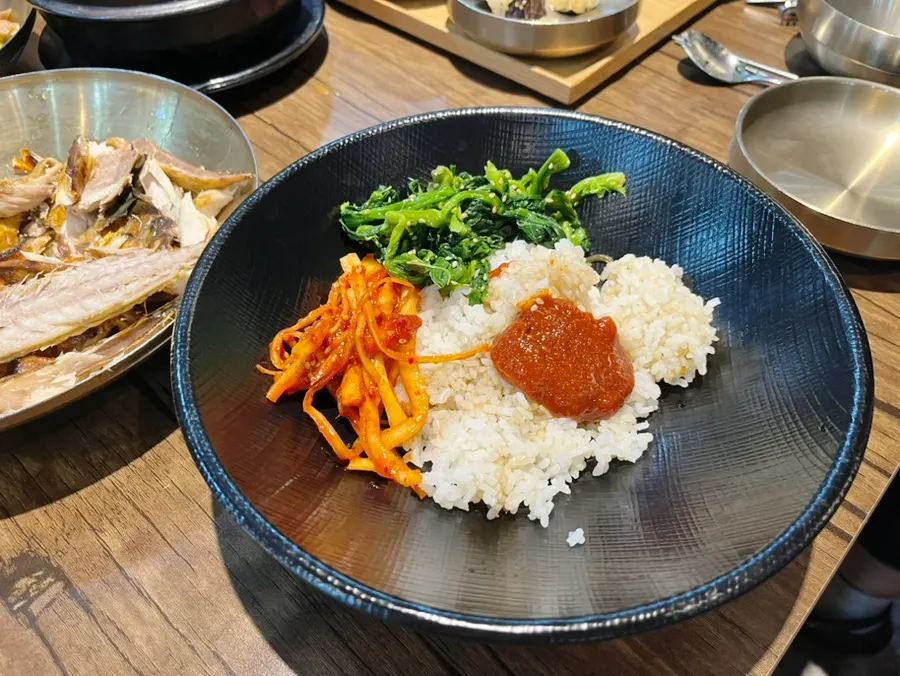 Bibimbap yang dibuat daripada lauk