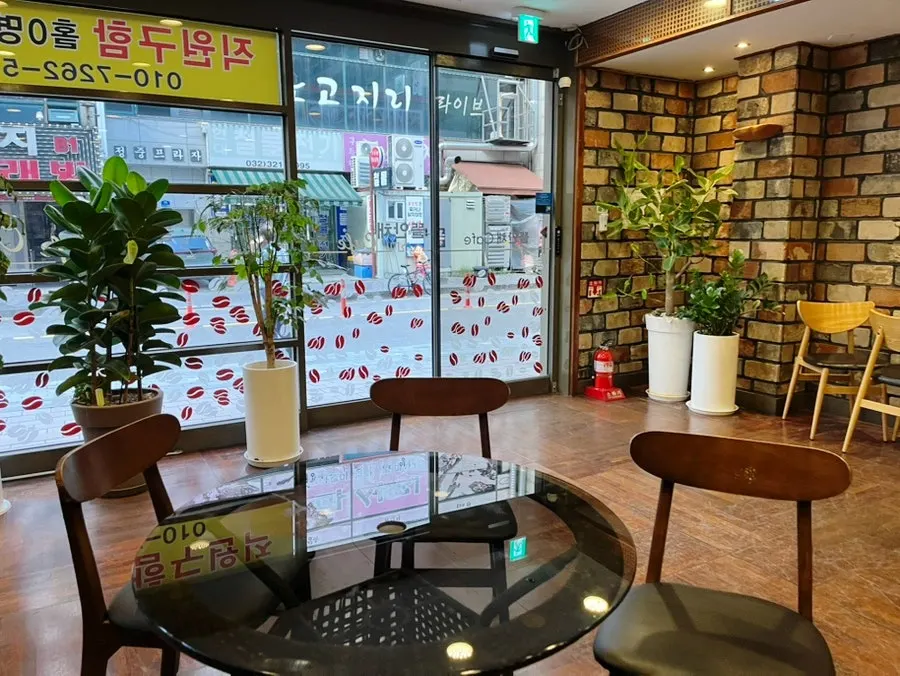 Ruang kafe di tingkat 1