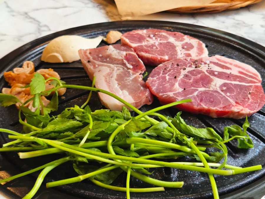Bangatgan A Set with pork belly, pork neck, pork jowl, and smoked makchang