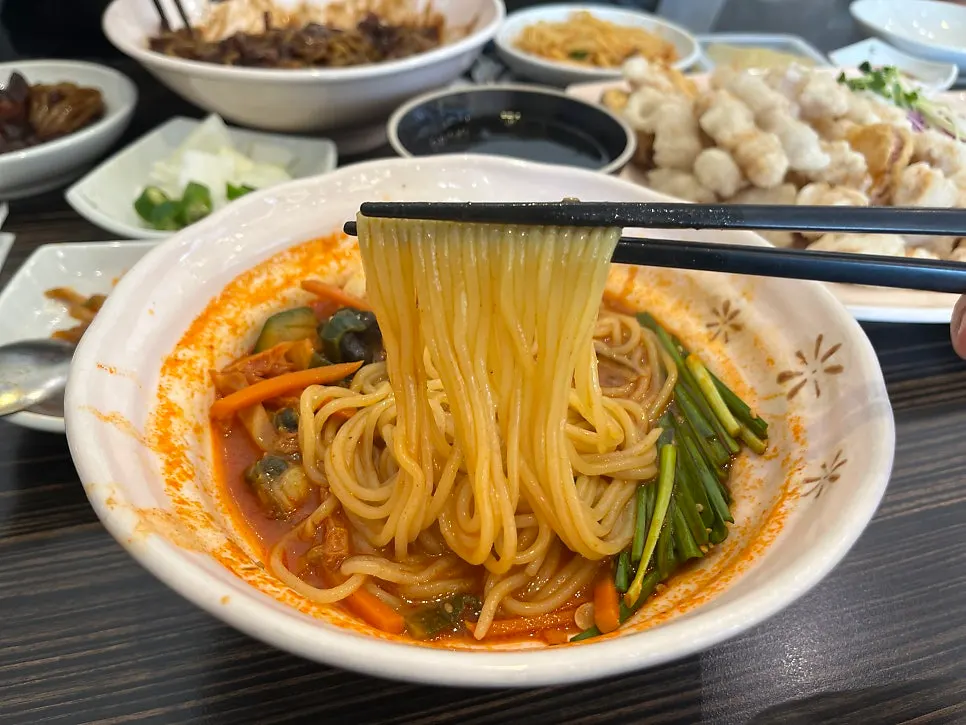 Noodles lifted from the Jijon Jjamppong bowl
