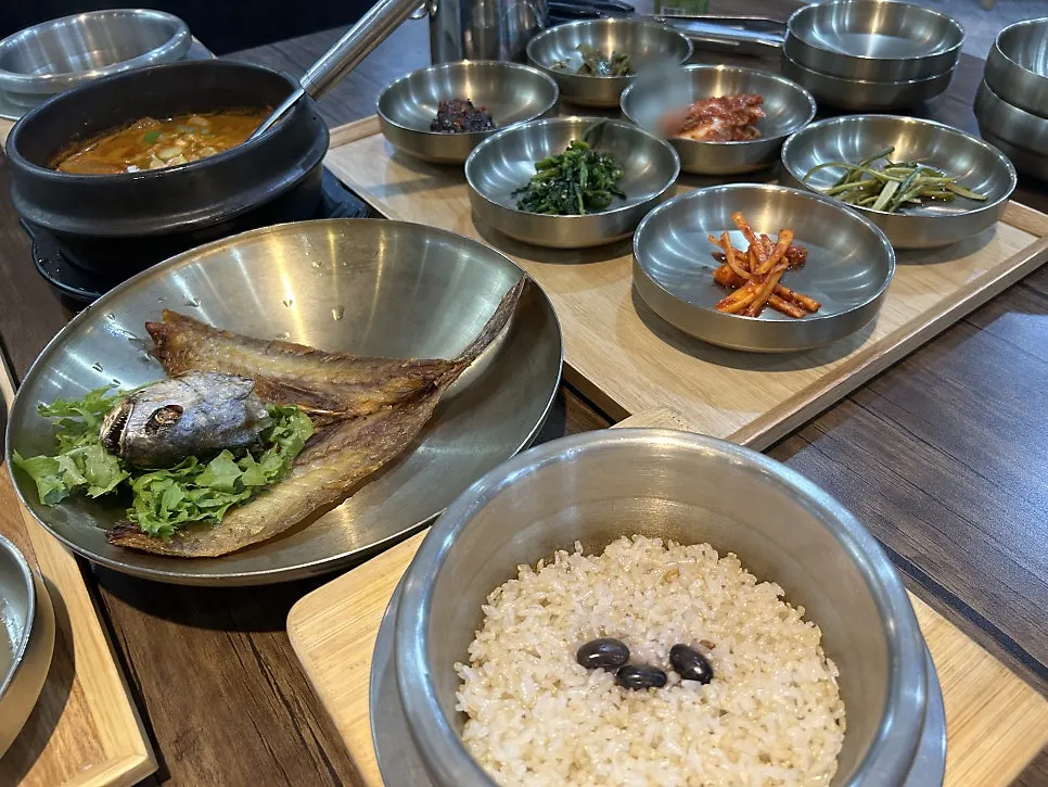 Barley and yellow rice station with plum and omija tea