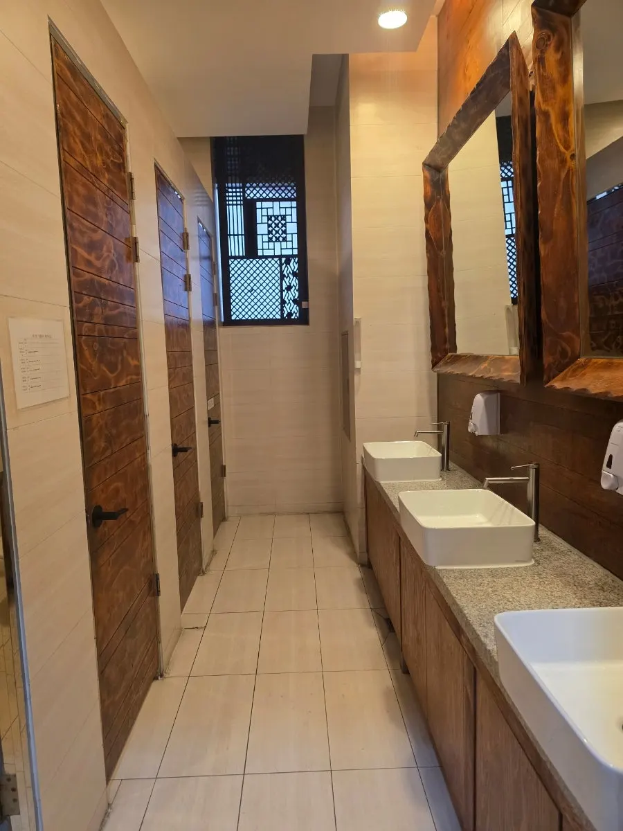 Well-maintained restaurant facilities