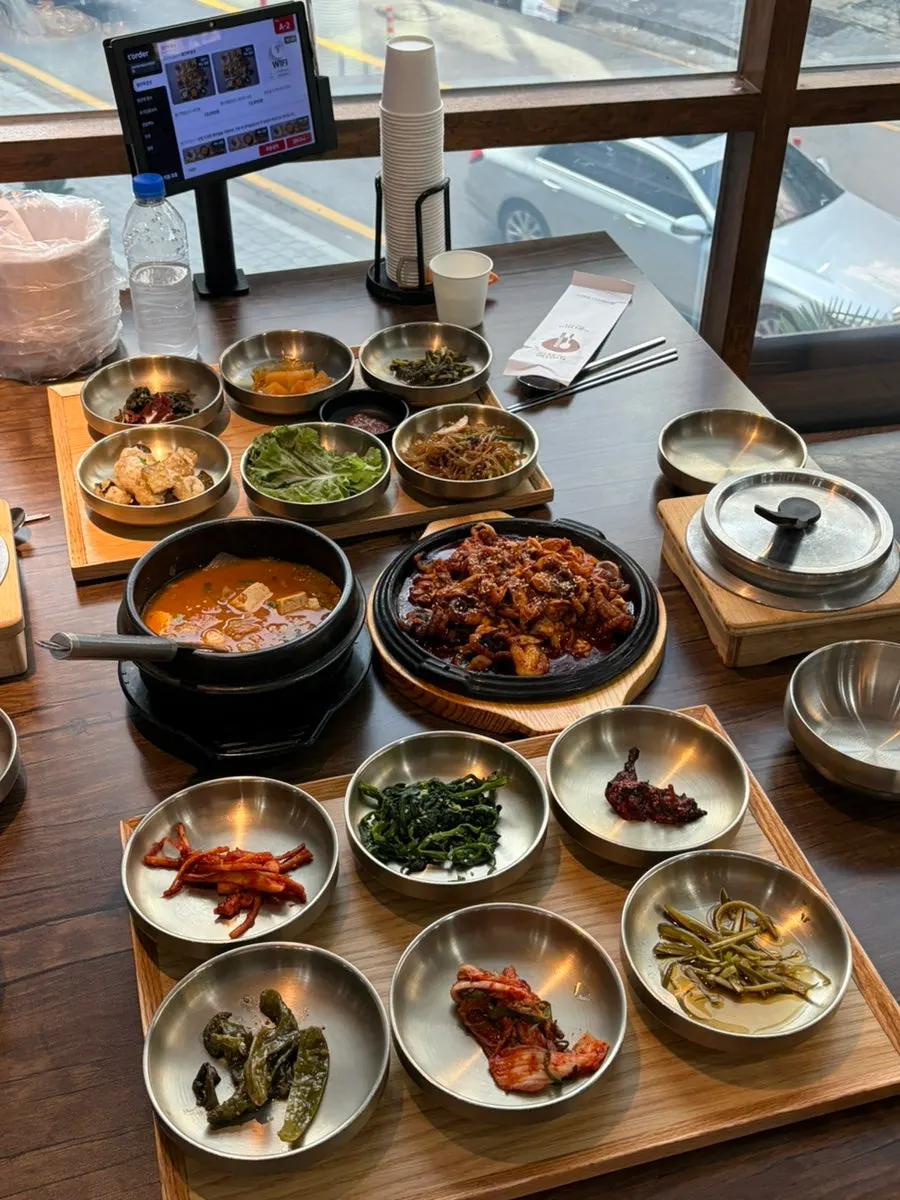 Barley bibimbap made with namul side dishes