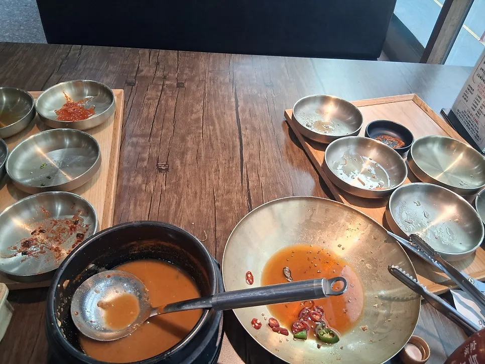 Tablet screen showing the Tteuranchae Bapsang side dish selection
