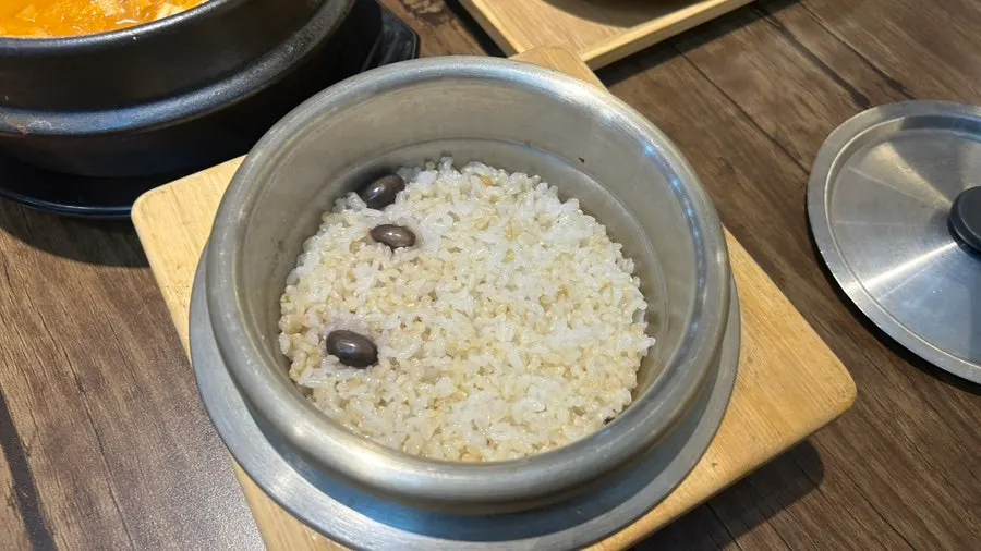 Tteuranchae Bapsang set with grilled mackerel