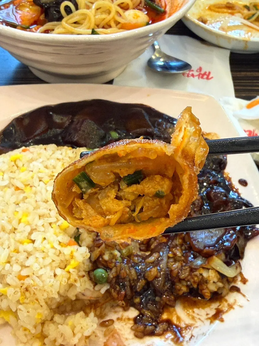 짬뽕 국물에 적신 새우볶음밥 한 숟갈