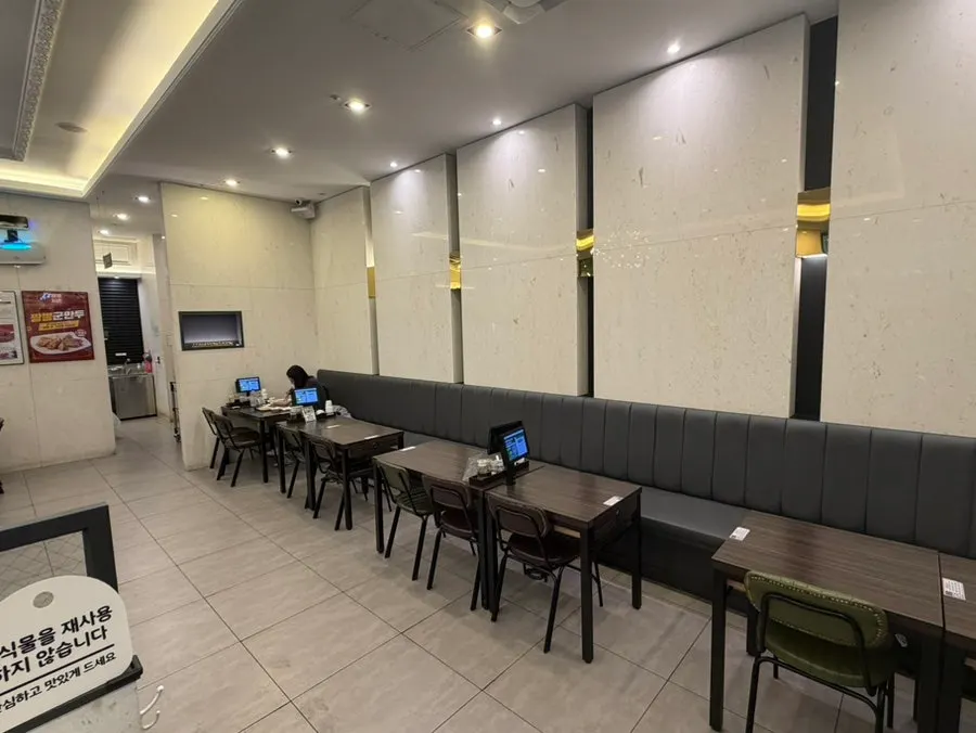 チャンポンジジョン富川中洞店のテーブル席