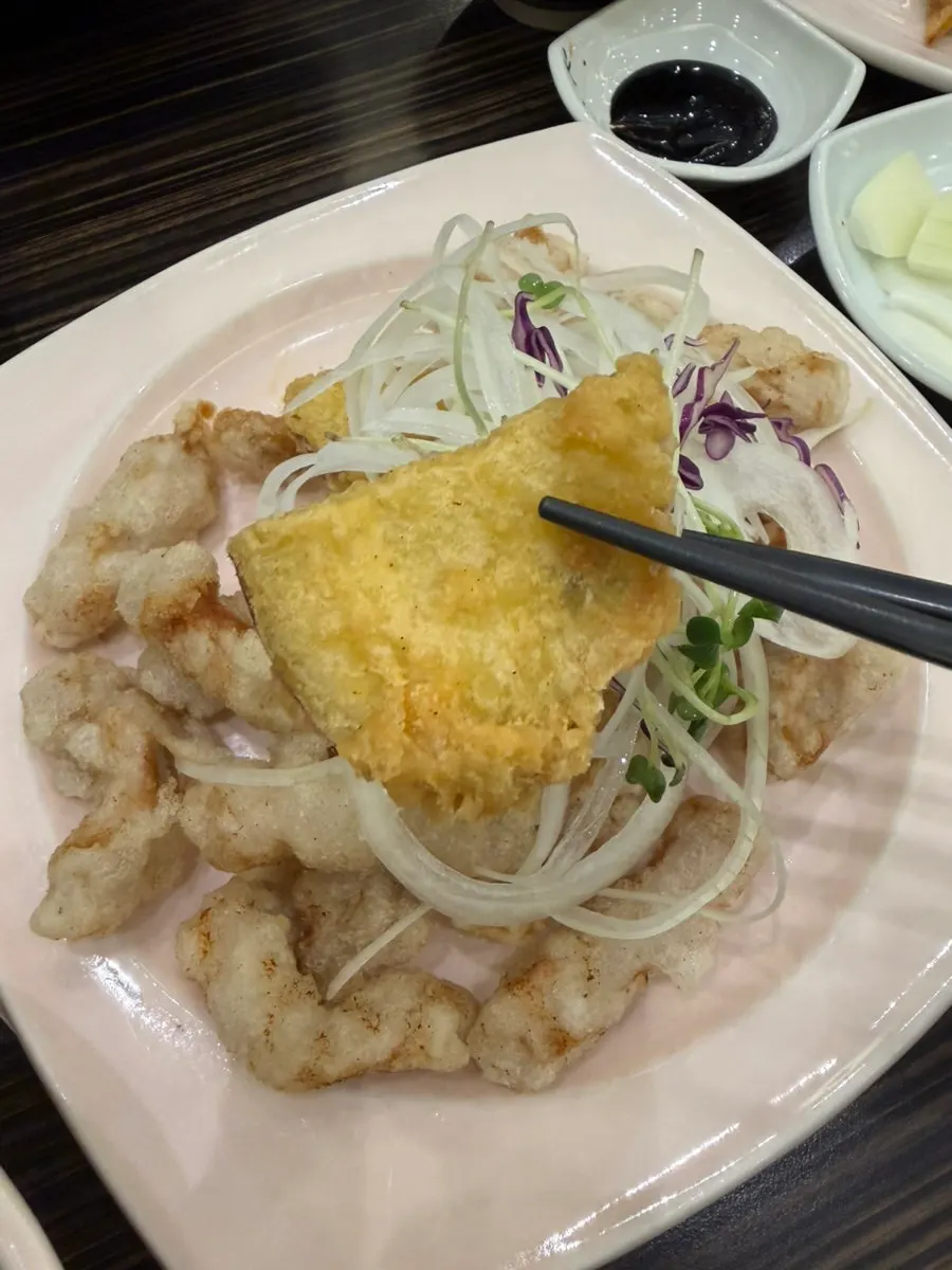 酢豚と一緒に出てきたさつまいもの揚げ物