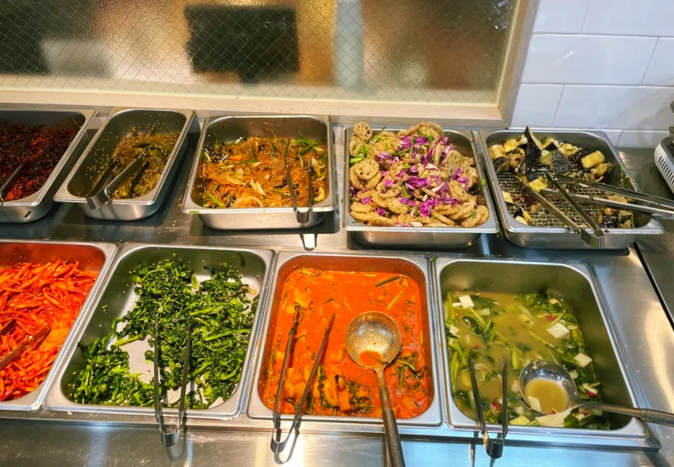 Full view of the self-bar side dish corner