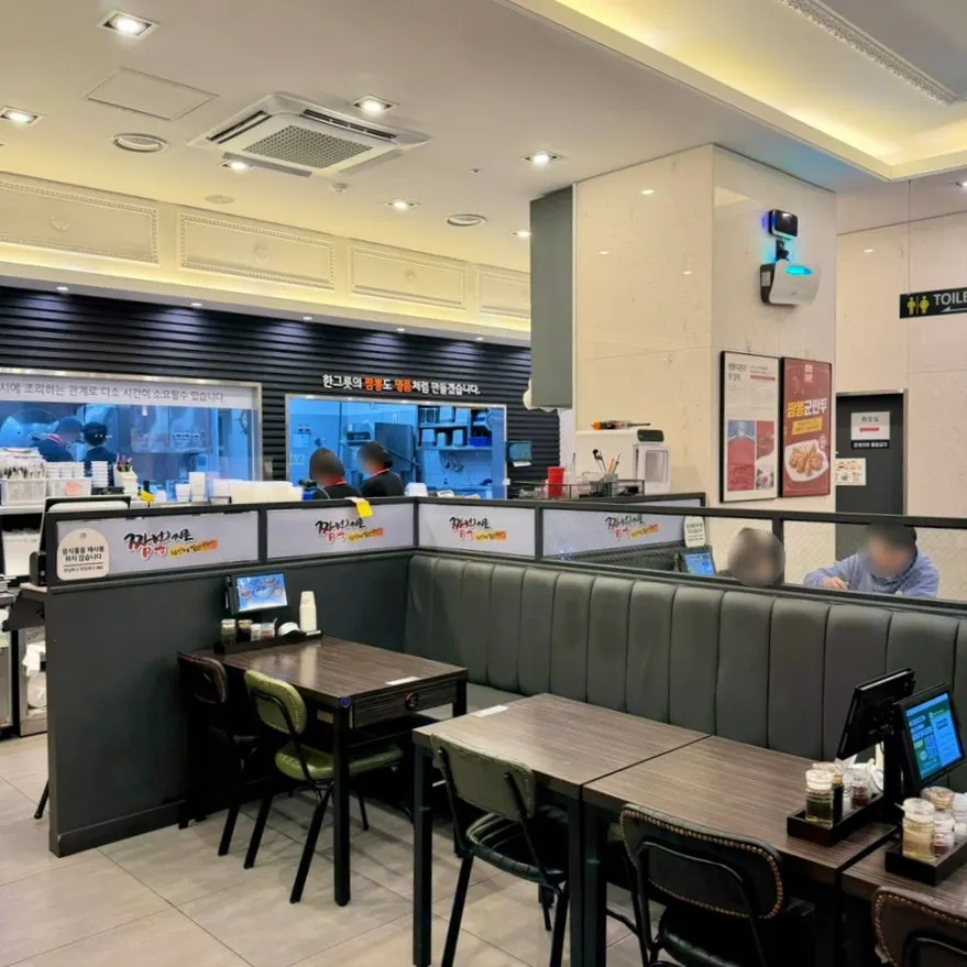 Clean interior decor of the restaurant