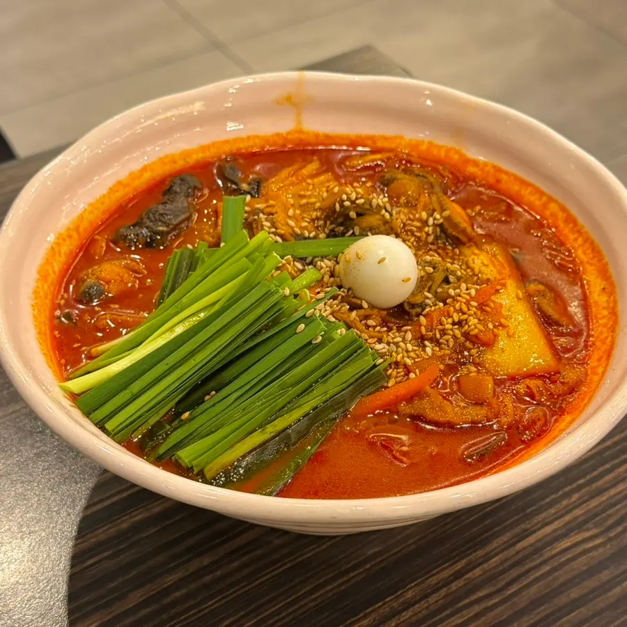 Broth and noodles of jjijon jjamppong