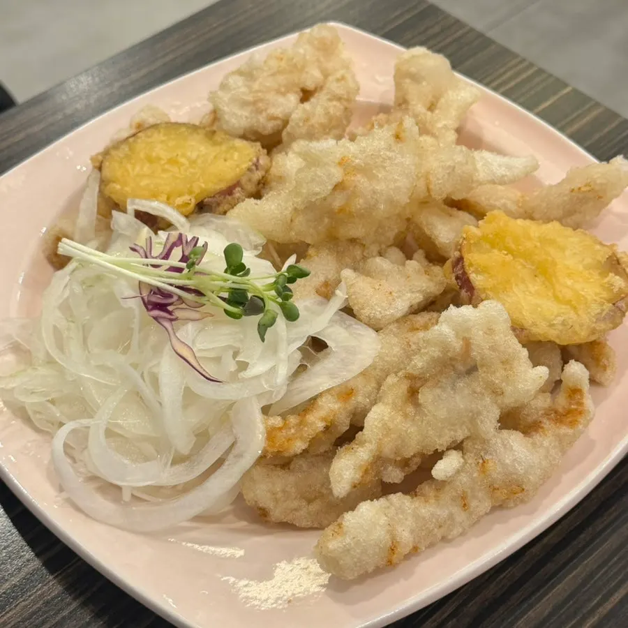 Sticky rice sweet and sour pork served with onion and sweet potato