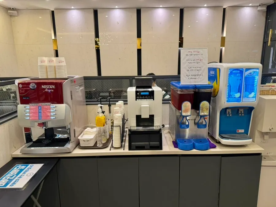 Drink self-bar with coffee and 4 kinds of drinks