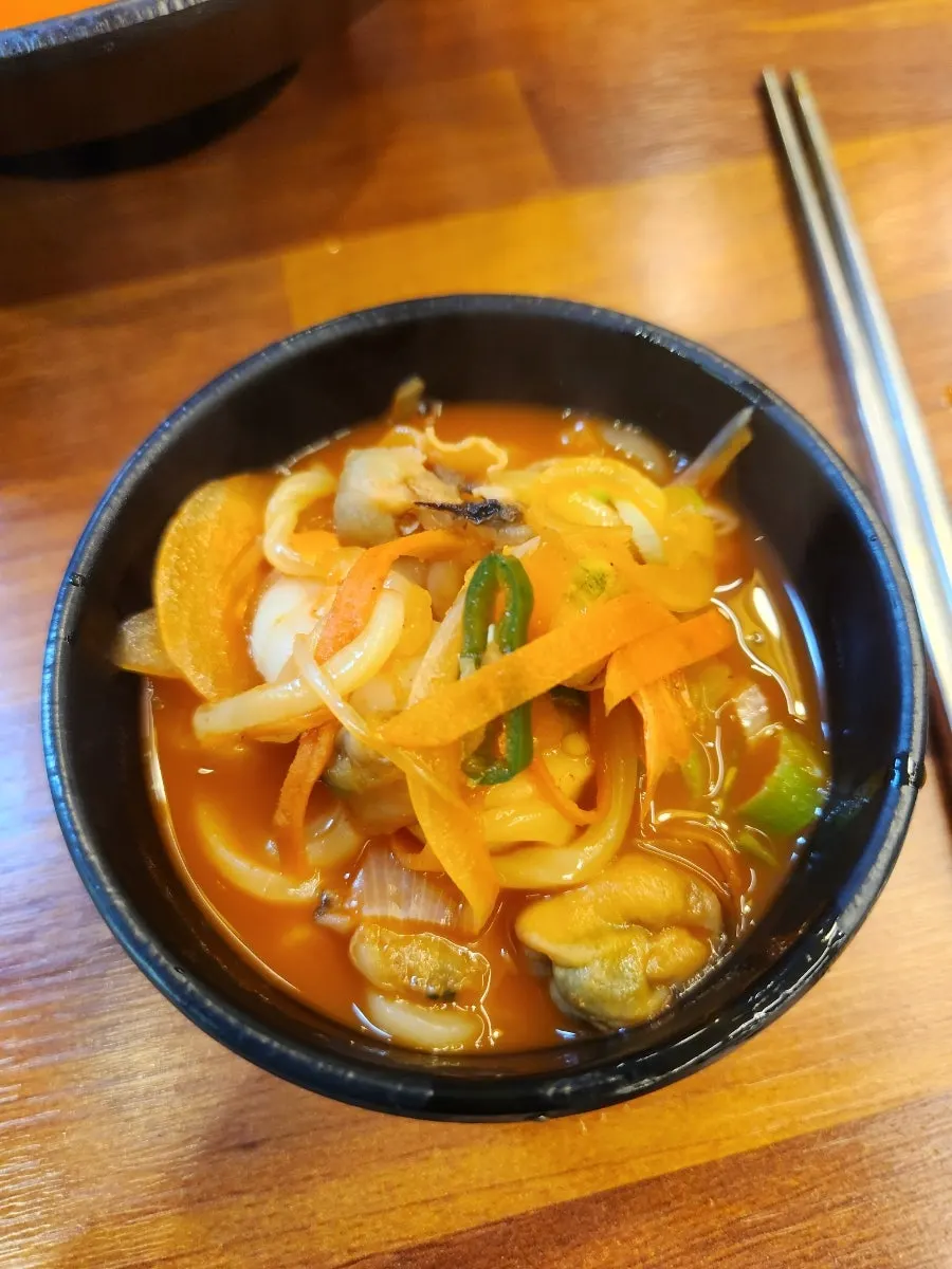 진한 짬뽕 국물 클로즈업