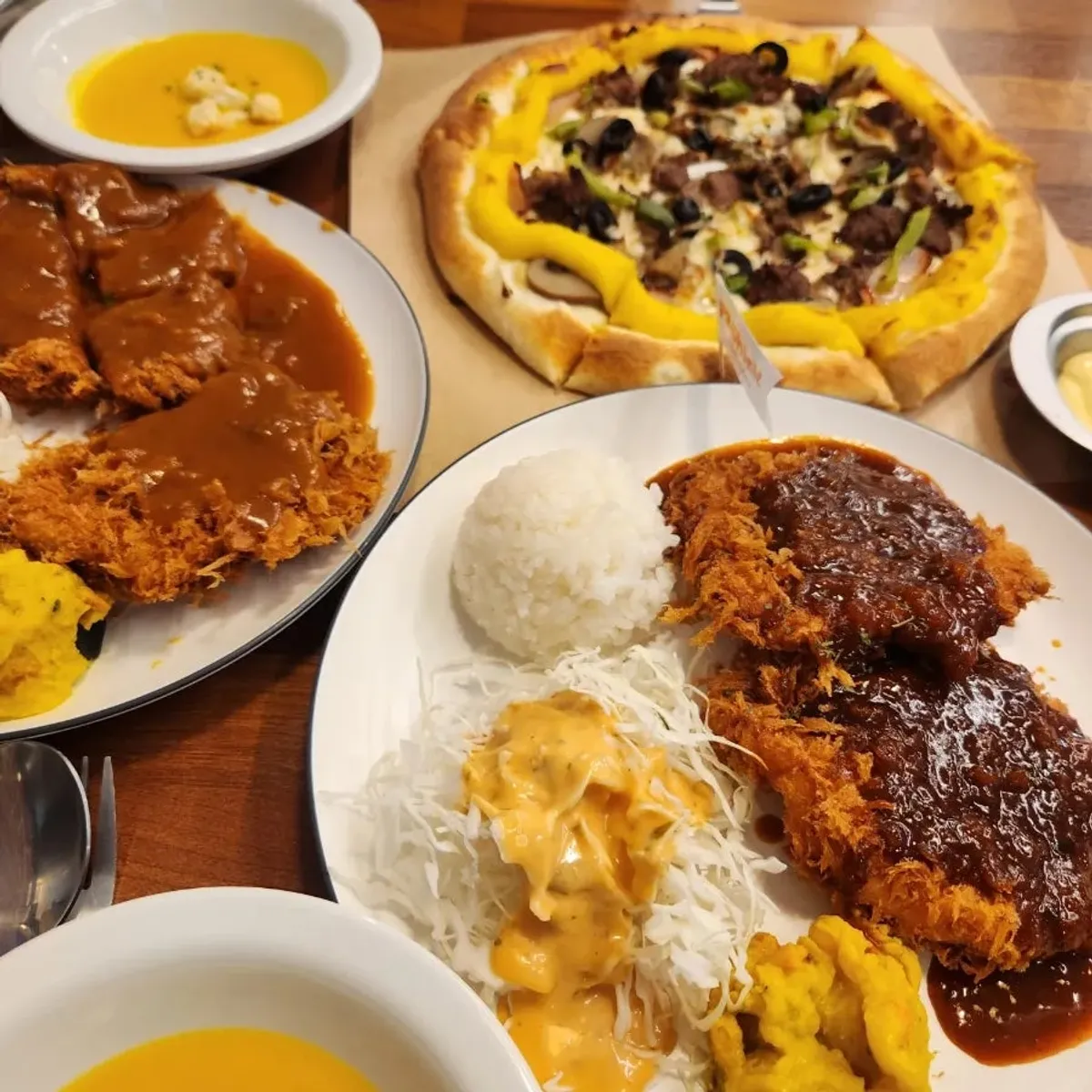 피앤칙 돈까스와 불고기 피자 한 상