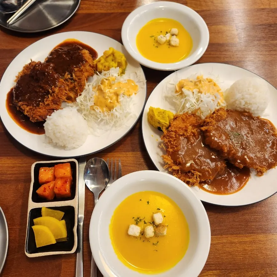 돈까스와 함께 나온 단호박 스프