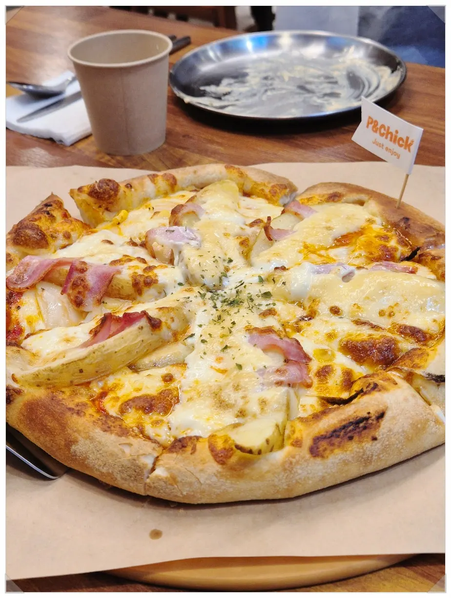 피앤칙 피자 한 판 상차림