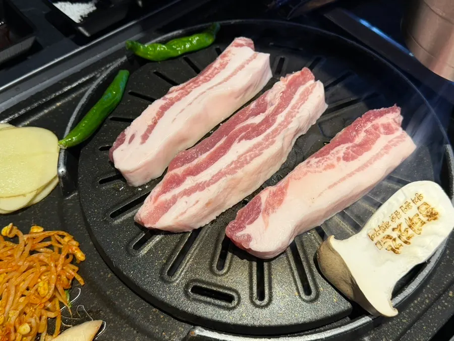 직원이 구워주는 삼겹살