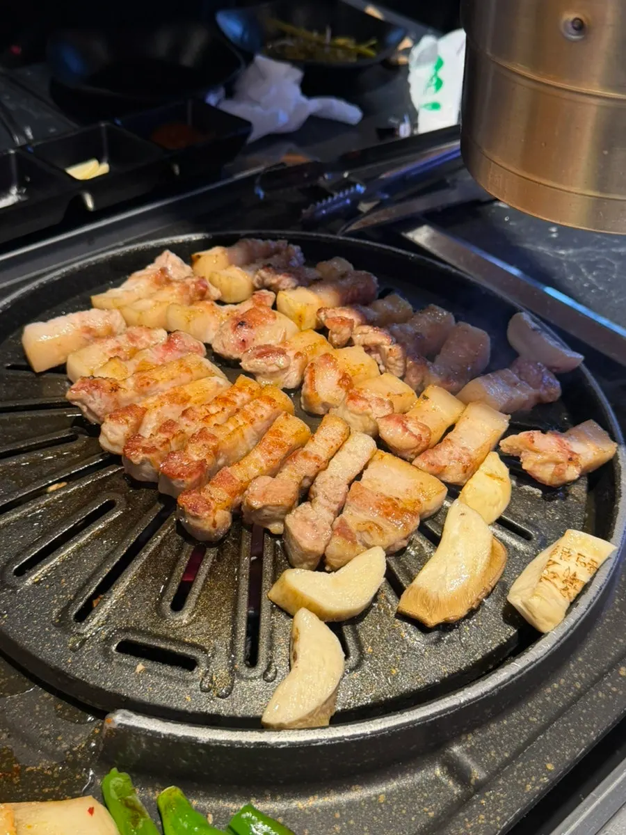 수제 불판 위 삼겹살