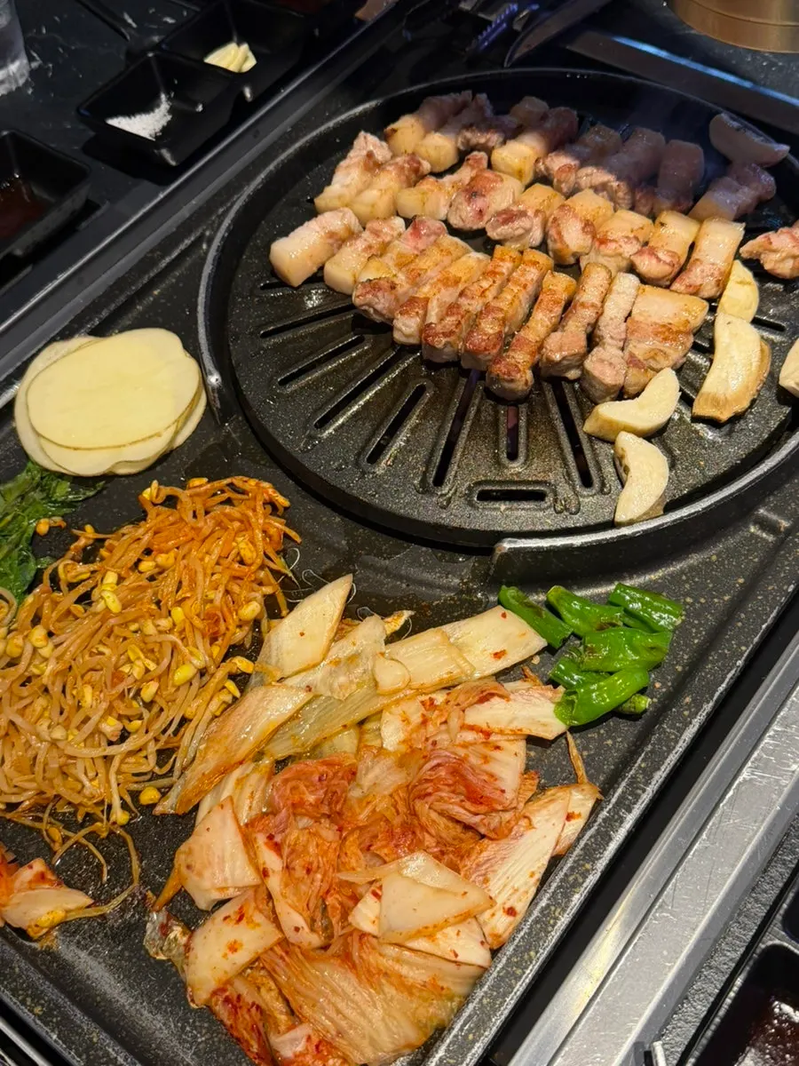 참숯 화력으로 굽는 고기