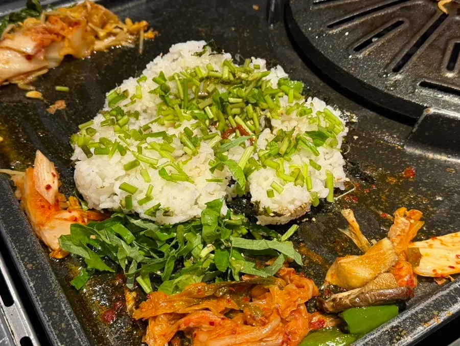 부천 신중동 삼겹살 직원 그릴링과 감자쌈, 참돼짓간