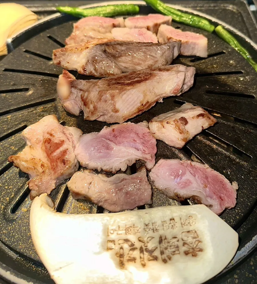 고기 쌈용으로 준비된 슬라이스 포테이토