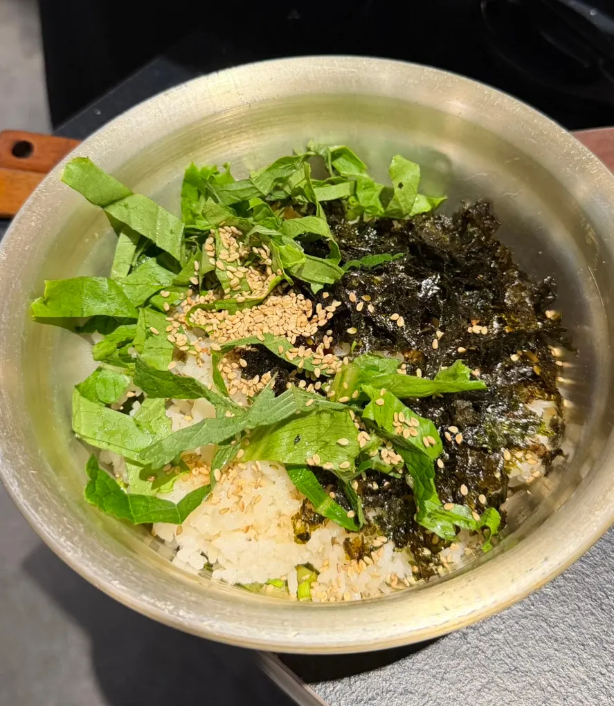 지리산 칡 비빔냉면과 고기 조합