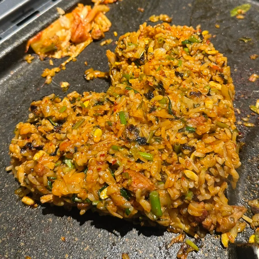 불판에서 직접 비벼주는 볶음밥