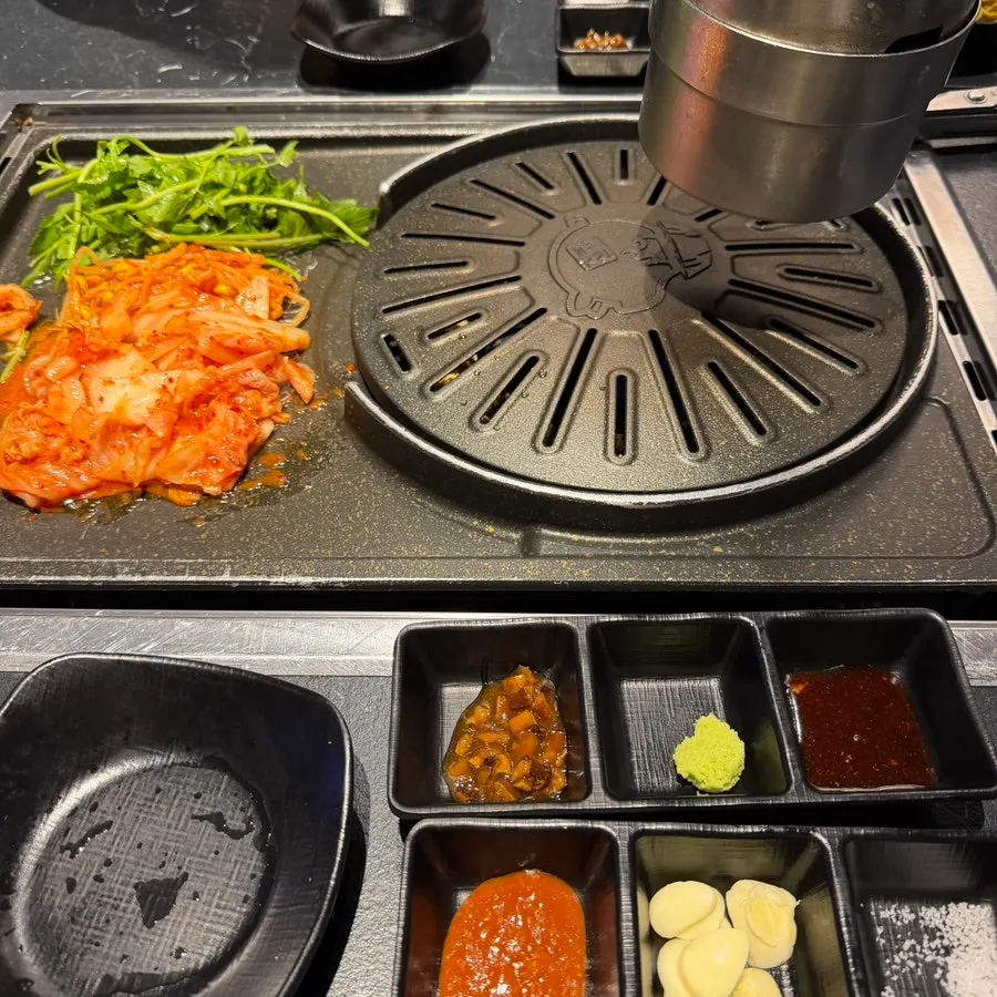 참돼짓간 넓은 내부 좌석