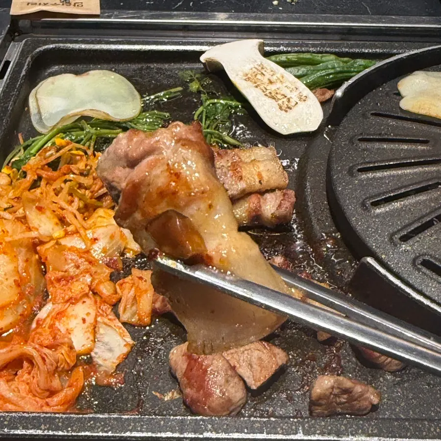 특제소스와 곁들인 흑돼지