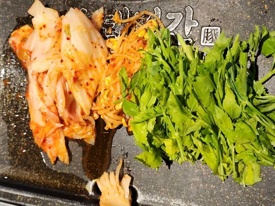 Kimchi and vegetable side dishes