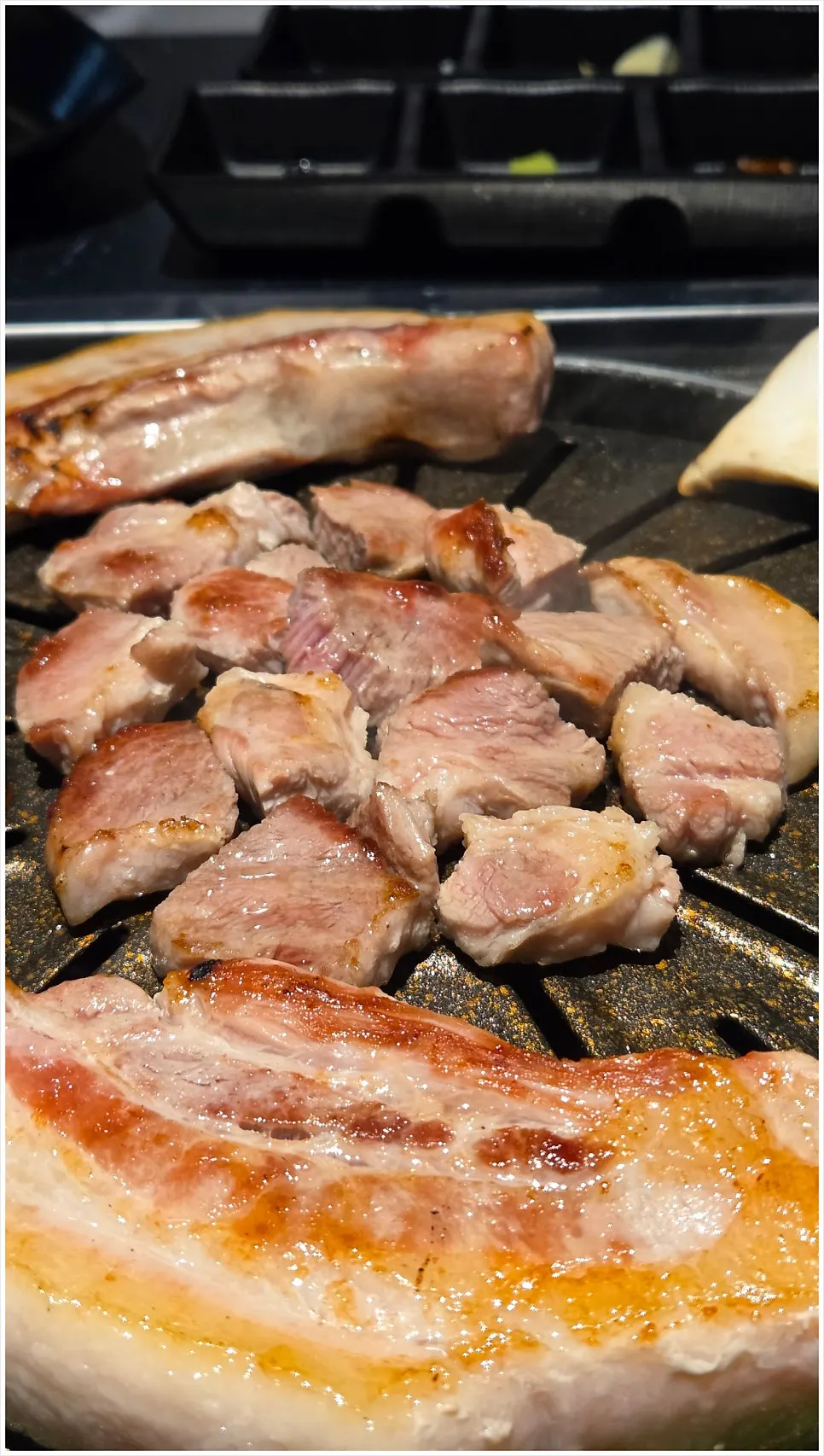 버섯과 꽈리고추를 함께 구운 불판