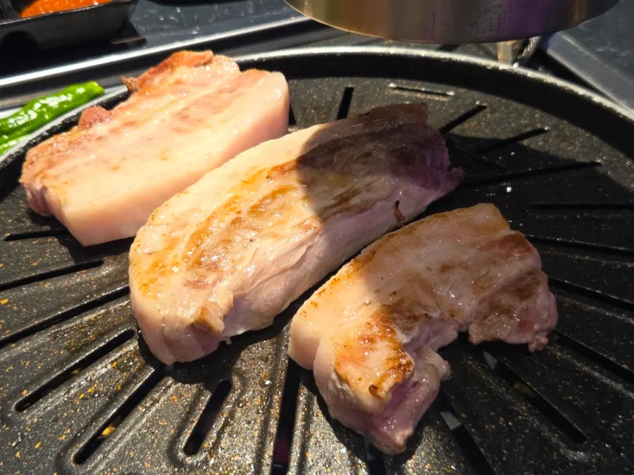 Cham Dwaejitgan pork belly grilled by staff