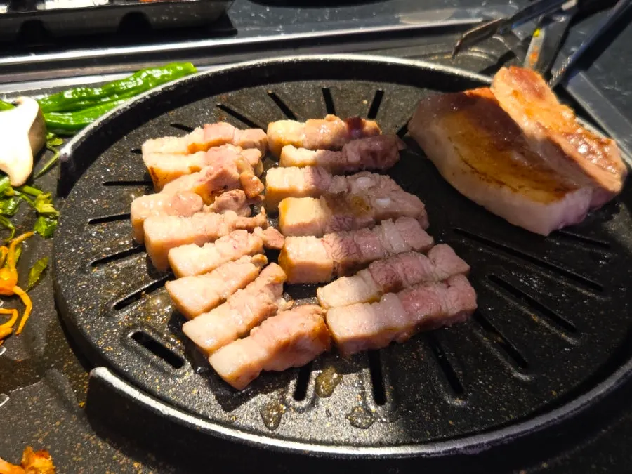Cham Dwaejitgan pork belly grilled by staff