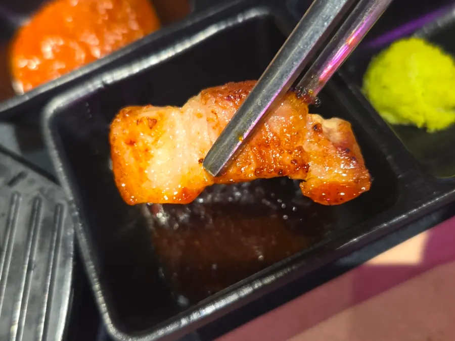 Pork belly with salt and side dishes