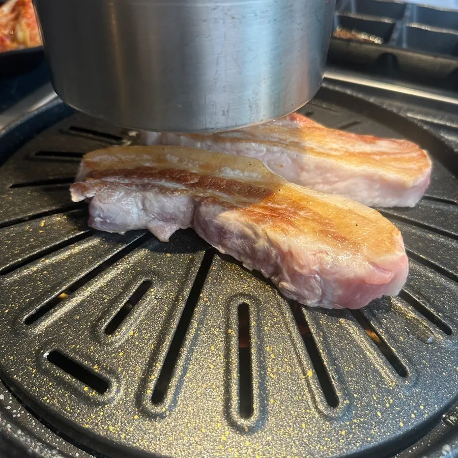 직원이 구워주는 참숯 삼겹살