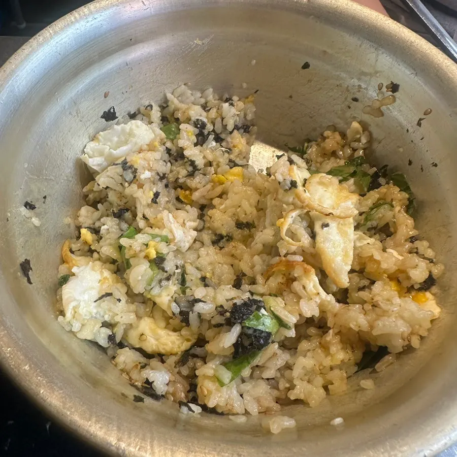 된장찌개와 간장계란밥 함께 놓인 상