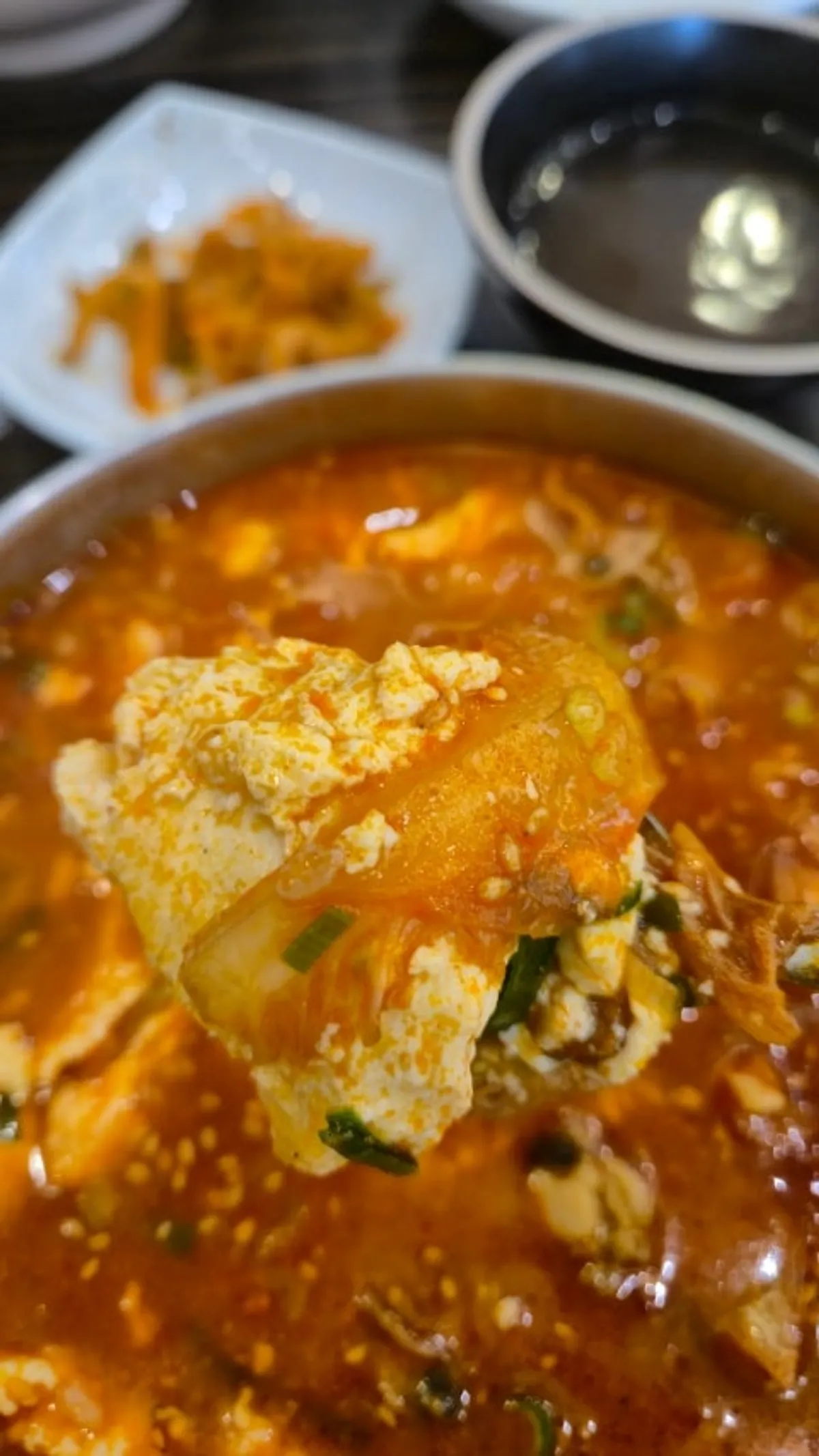 해물이 들어간 순두부짬뽕밥 한 그릇