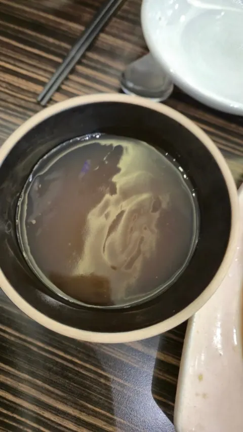 소스를 따로 담아 나온 탕수육 상차림