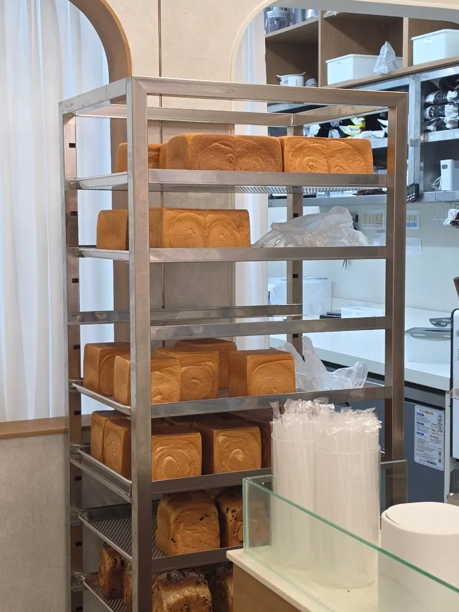 Guide to fresh milk bread sliced to your preferred thickness