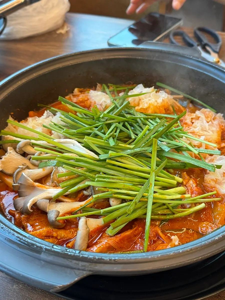 야채사리를 더한 푸짐한 오리도리탕