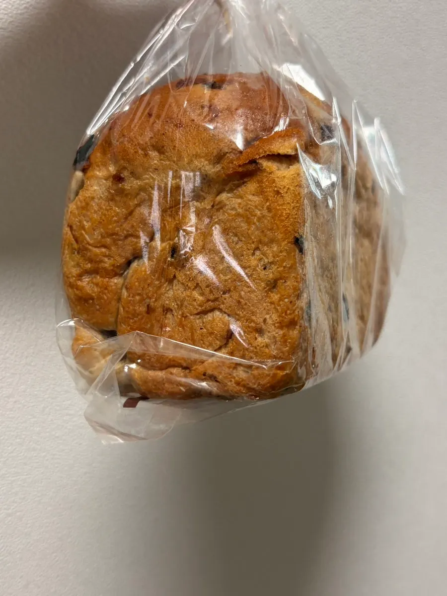 견과류가 씹히는 찰보리 식빵 속살